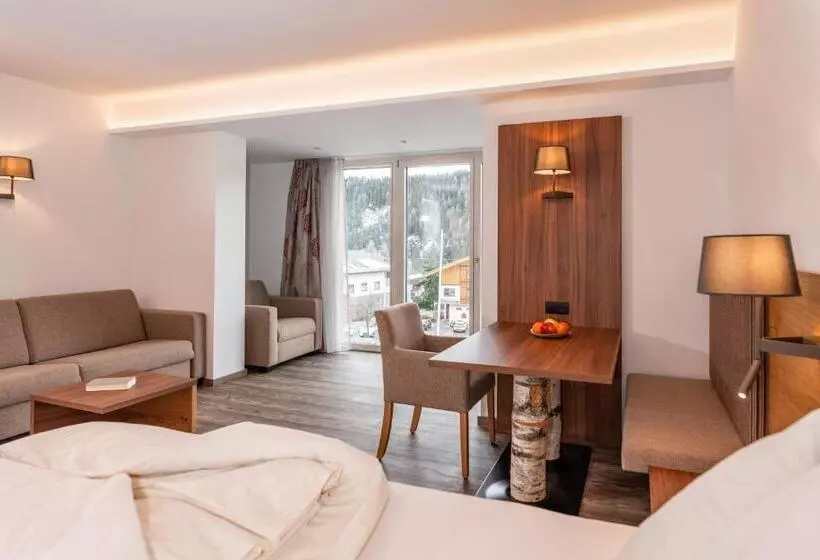 سوئیت جونیور با چشم‌انداز کوهستان, Aktivhotel Pehab