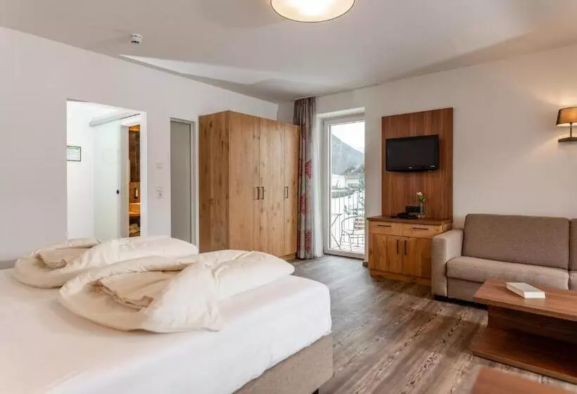 سوئیت جونیور با چشم‌انداز کوهستان, Aktivhotel Pehab