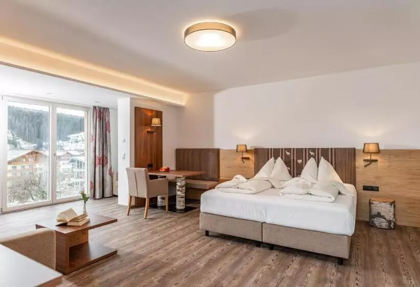 سوئیت جونیور با چشم‌انداز کوهستان, Aktivhotel Pehab