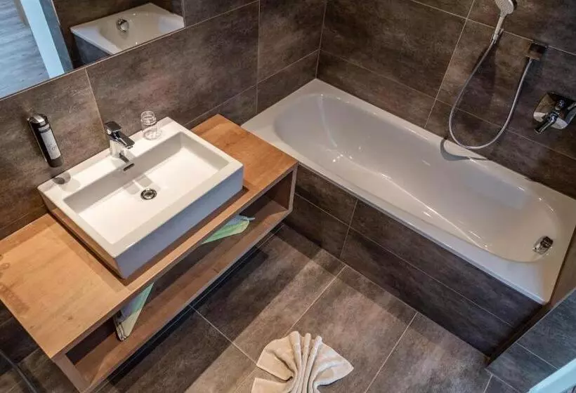 اتاق سوپریور خانوادگی, Aktivhotel Pehab
