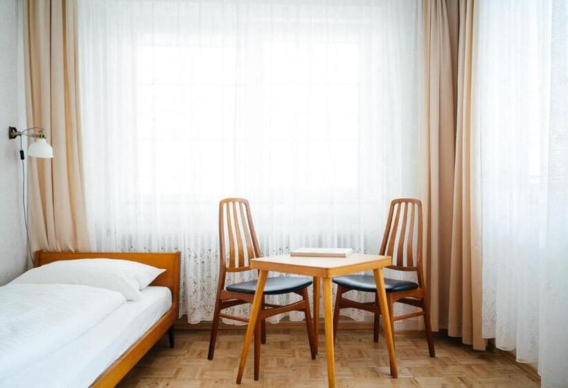 اتاق استاندارد سه نفره, Am Brillantengrund