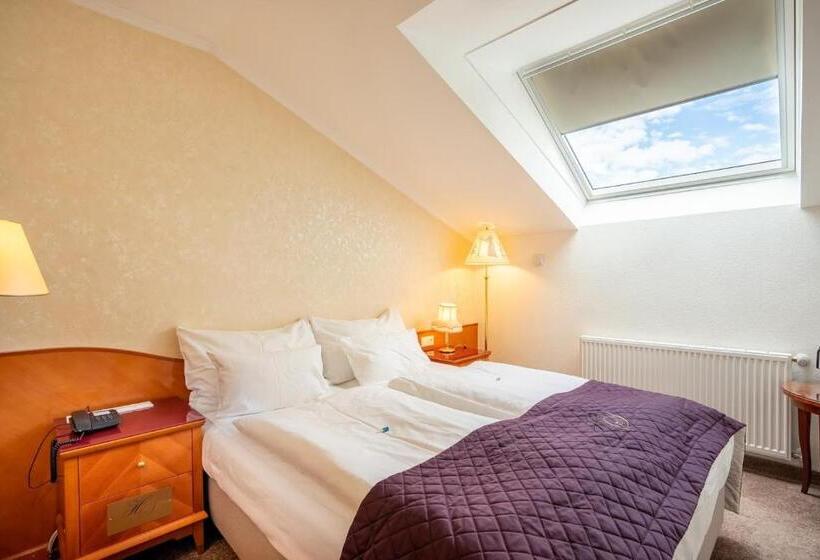 اتاق کلاسیک, Am Schubertring