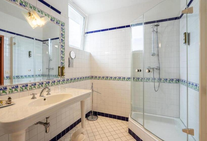 اتاق سوپریور, Am Schubertring