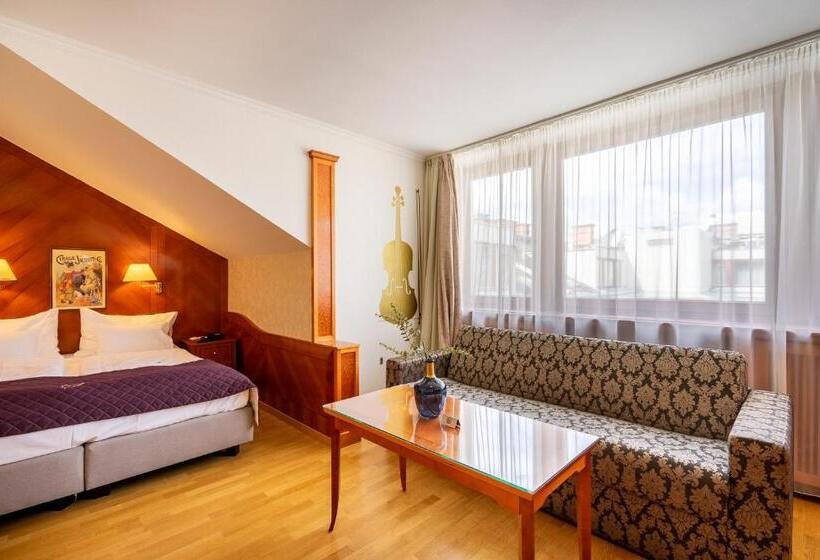 سوییت جونیور, Am Schubertring