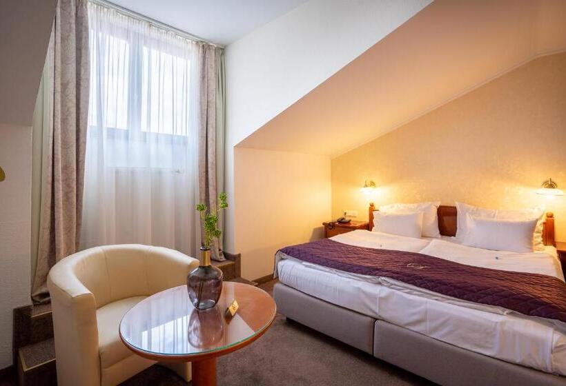 سوییت جونیور, Am Schubertring