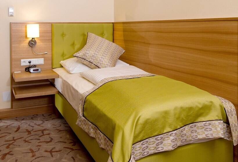 클래식 싱글 룸, Drei Raben