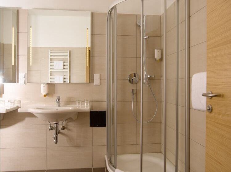 컴포트 싱글 룸, Drei Raben