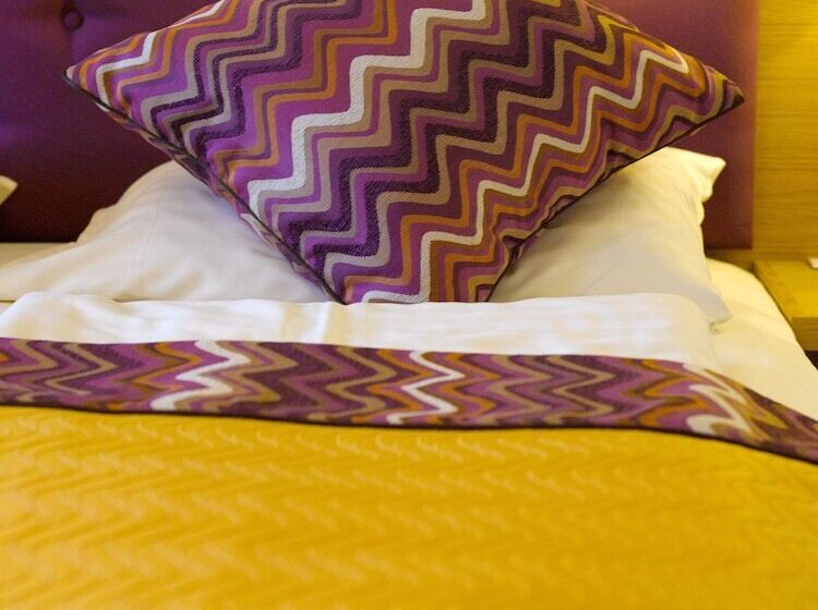 컴포트 싱글 룸, Drei Raben