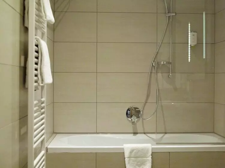 Quarto Comfort, Drei Raben