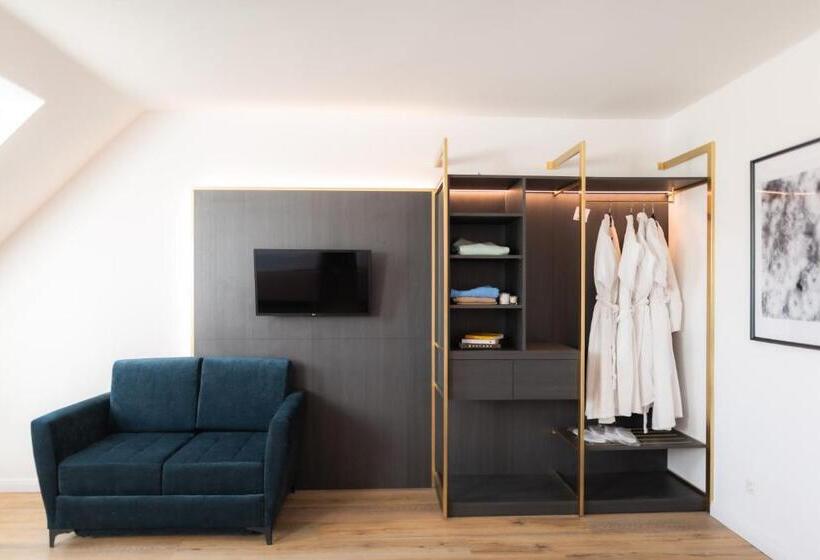 استودیوی لوکس, Florum