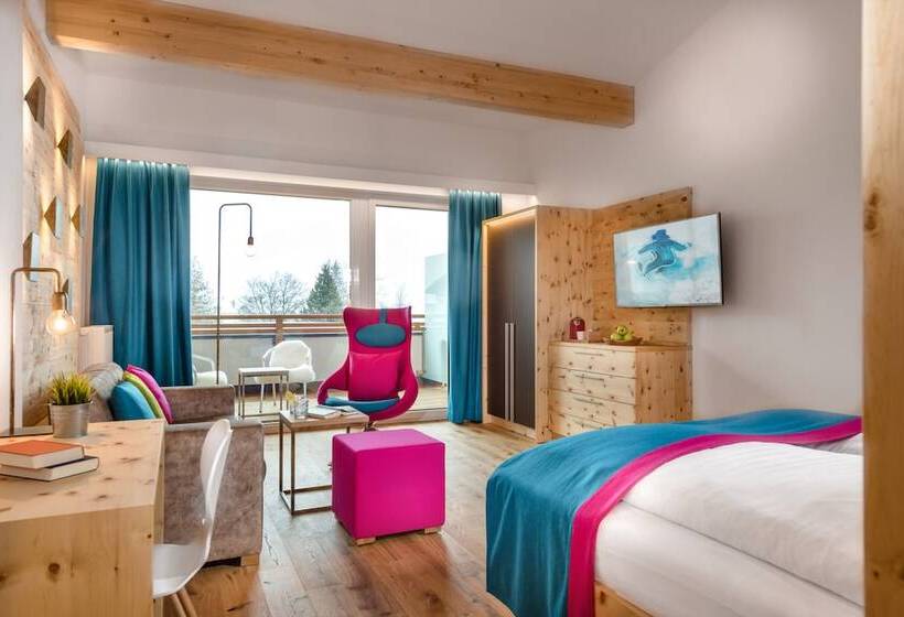 스튜디오 산전망, Impuls Hotel Tirol