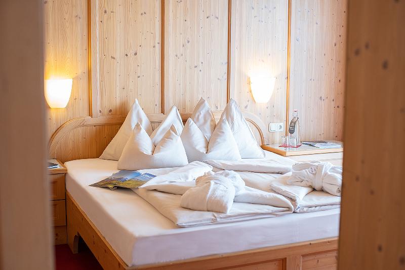 スーペリアールーム, Latini