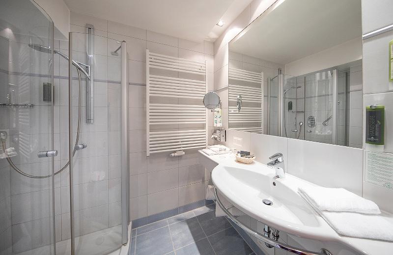 スーペリアールーム, Latini