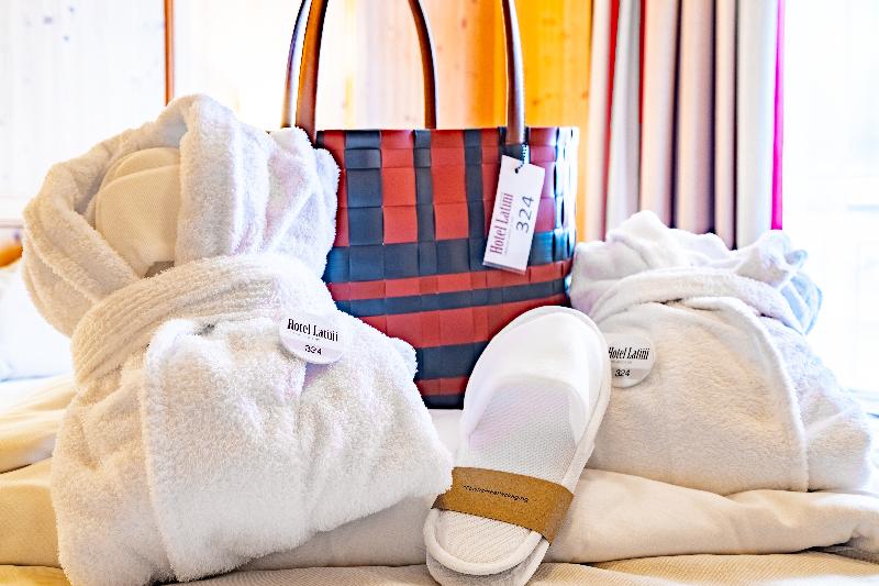 スタンダードシングルルーム, Latini