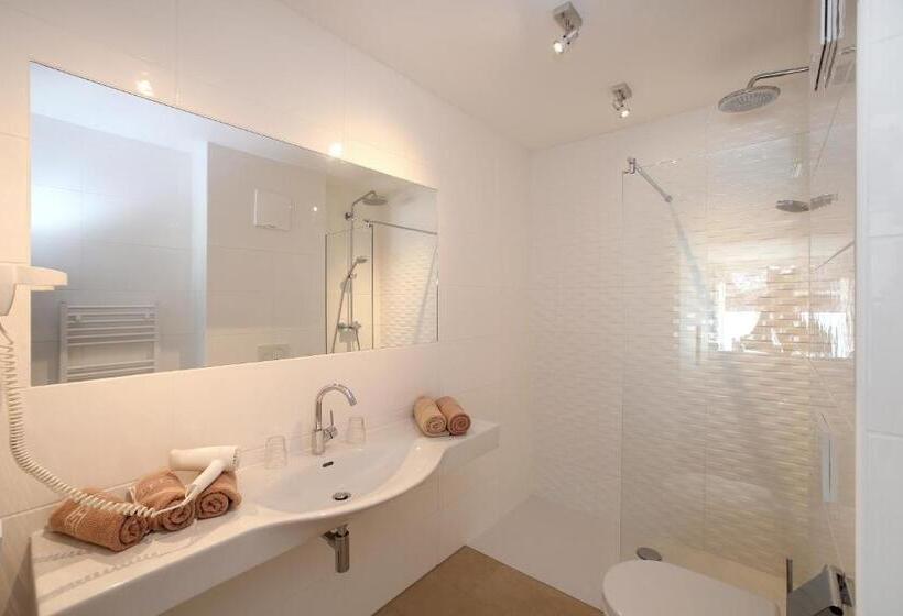 غرفة قياسية ثلاثية, Lukashansl