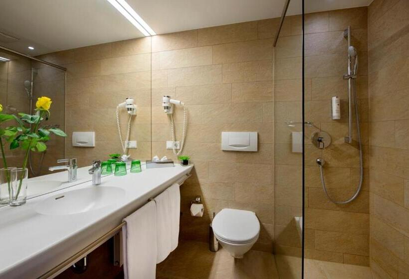 חדר קומפורט, Momentum