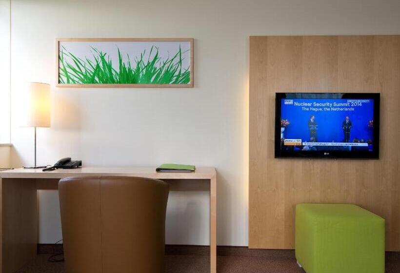 חדר סטנדרט, Momentum