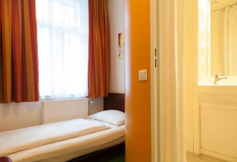 اتاق استاندارد یک نفره, Pension Stadthalle