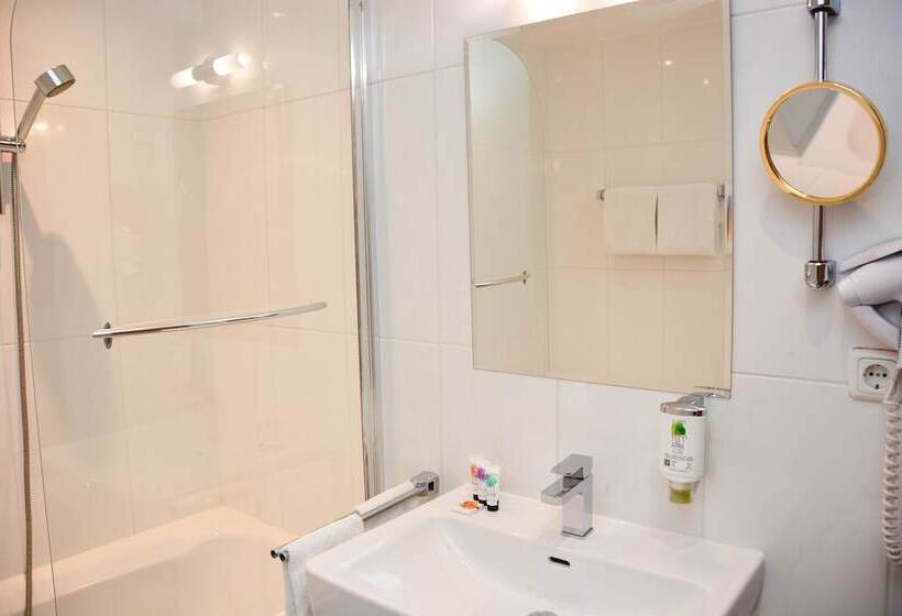 חדר סטנדרט עם מרפסת, Q! Hotel Maria Theresia