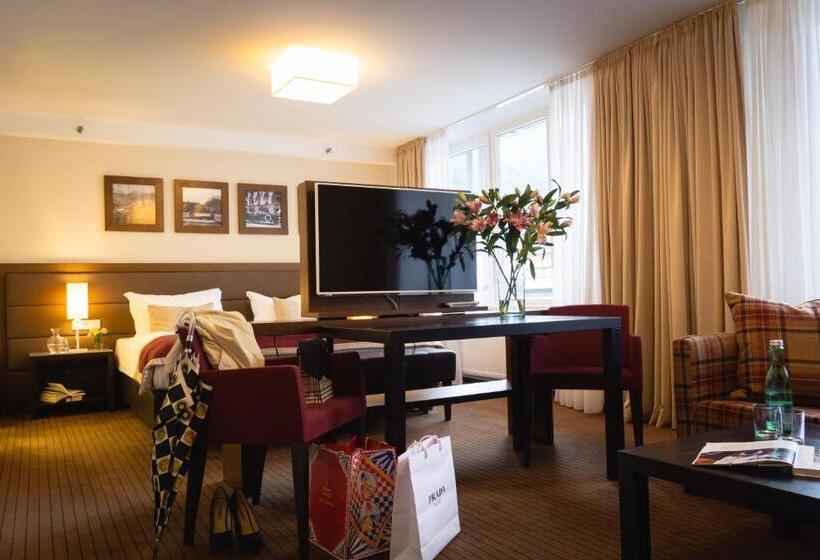 Люкс Мастер, Stadt Kufstein