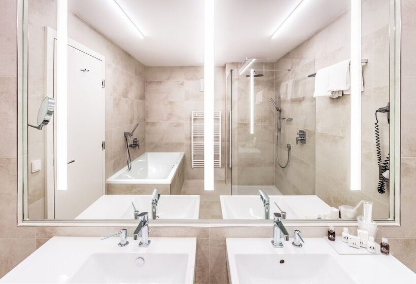 Люкс Мастер, Stadt Kufstein