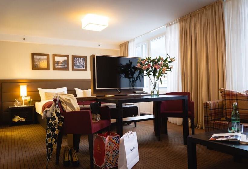 Люкс Мастер, Stadt Kufstein