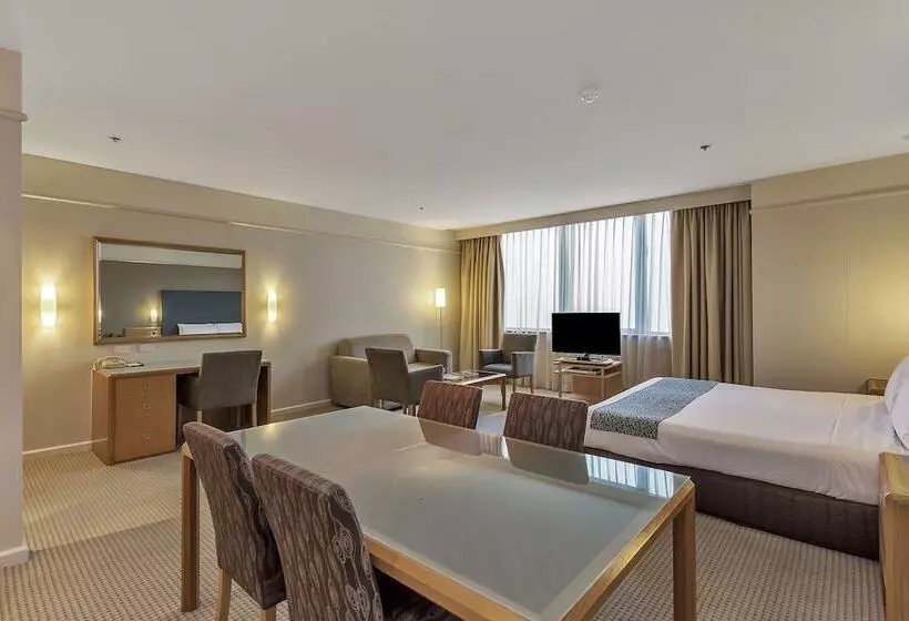 سوئیت جونیور با ماساژ آبی, Stamford Plaza Adelaide