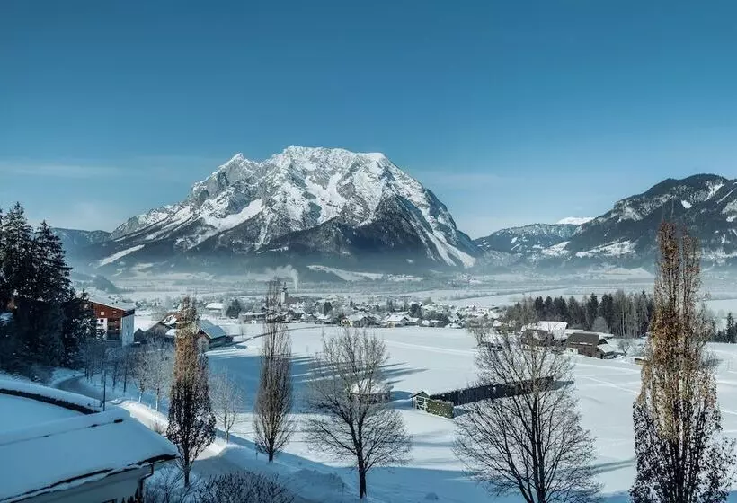 سوییت جونیور با بالکن, Imlauer Hotel Schloss Pichlarn