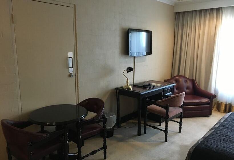 اتاق اجرایی, Albury Manor House