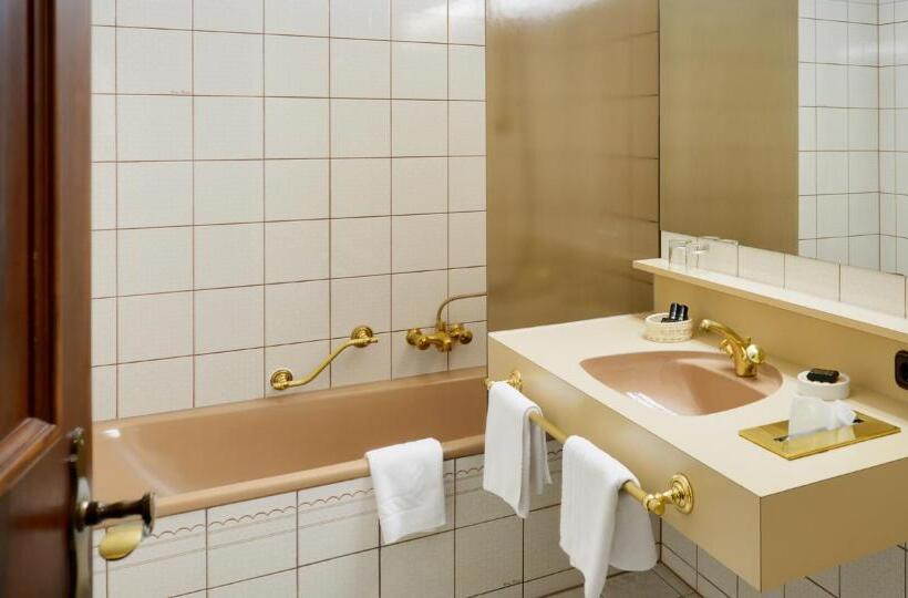 Студия Стандарт, Schlosshotel Dörflinger