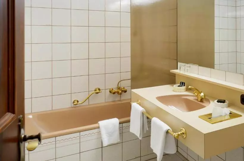 スタンダードスタジオ, Schlosshotel Dörflinger