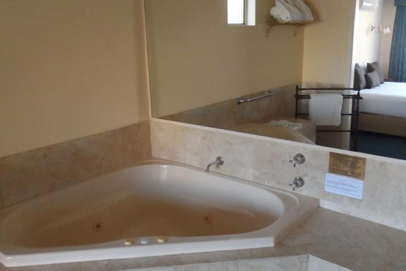 جناح ديلوكس, Clifton Motel & Grittleton Lodge