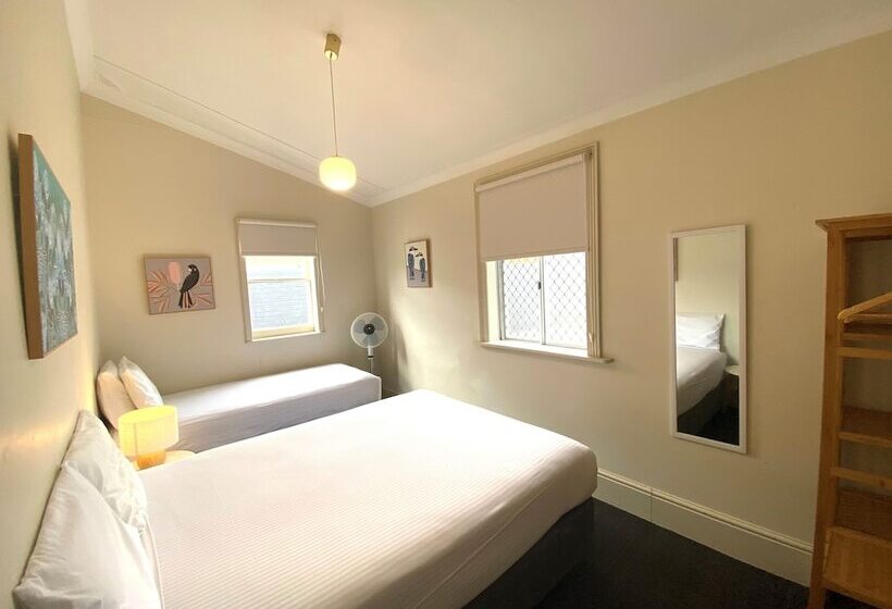 Семейный Номер, Clifton Motel & Grittleton Lodge