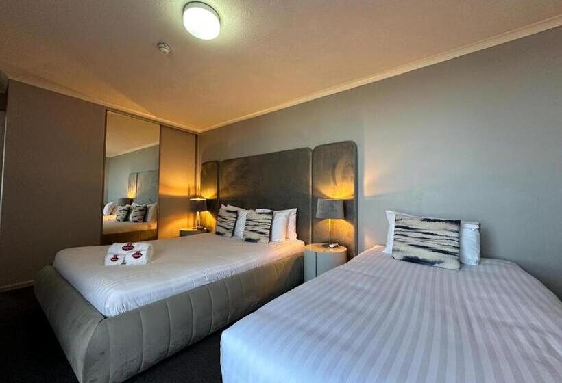 اتاق خانوادگی, Highpoint International