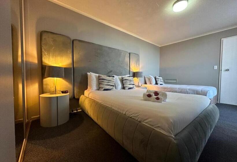 اتاق خانوادگی, Highpoint International