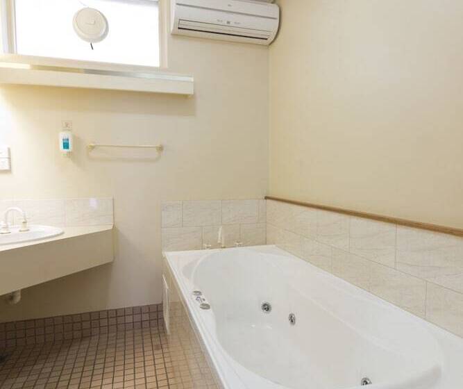 غرفة قياسية مزوَّدة بجاكوزي, Commodore Regent