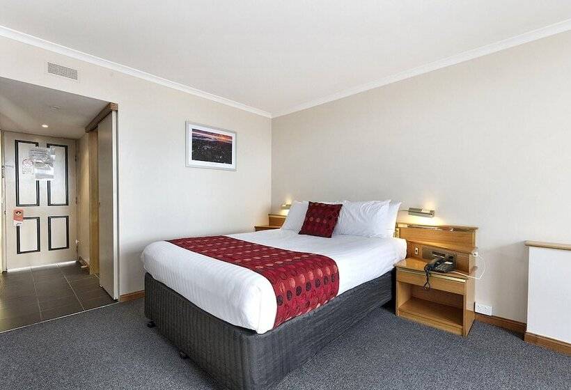 غرفة قياسية مزوَّدة بجاكوزي, Commodore Regent