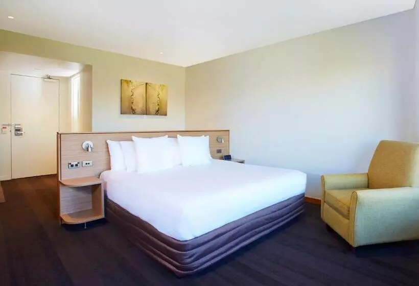 キングサイズベッドのスーペリアルーム, Crowne Plaza Canberra, An Ihg