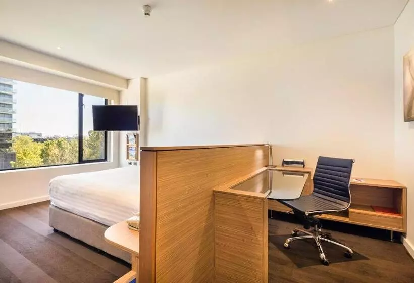 キングサイズベッドのスーペリアルーム, Crowne Plaza Canberra, An Ihg