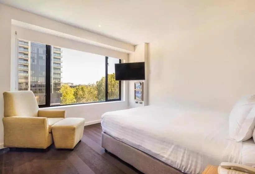 キングサイズベッドのスーペリアルーム, Crowne Plaza Canberra, An Ihg