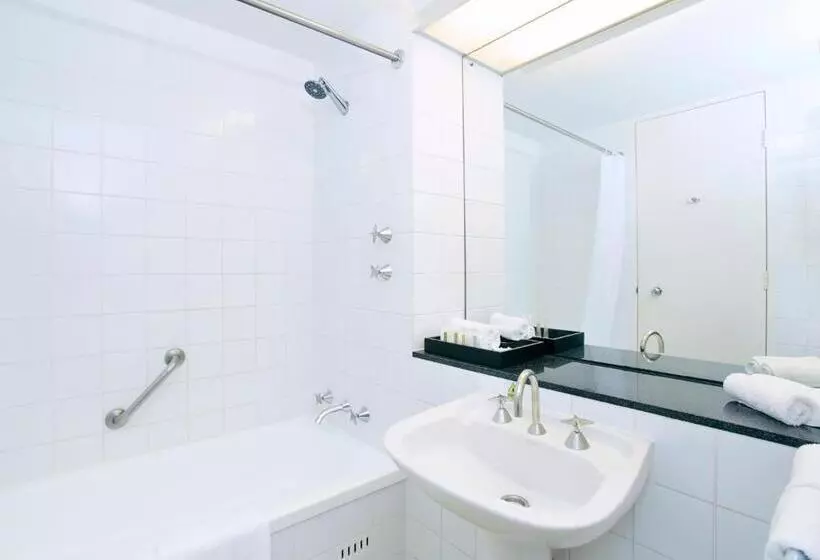 デラックススイート, Crowne Plaza Canberra, An Ihg