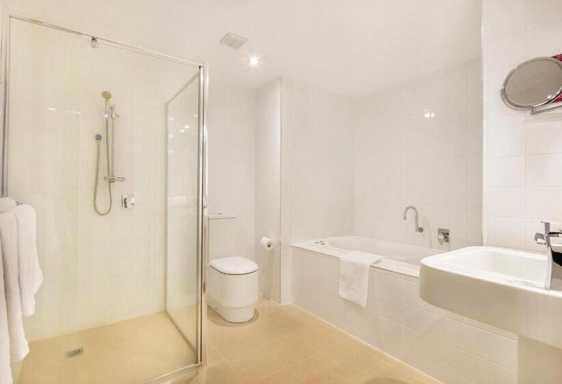 جناح ديلوكس, Crowne Plaza Canberra, An Ihg