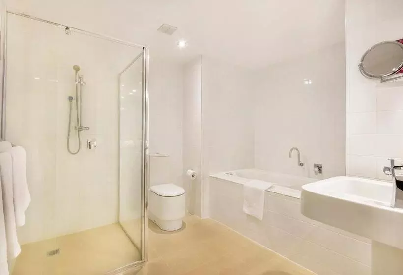 デラックススイート, Crowne Plaza Canberra, An Ihg