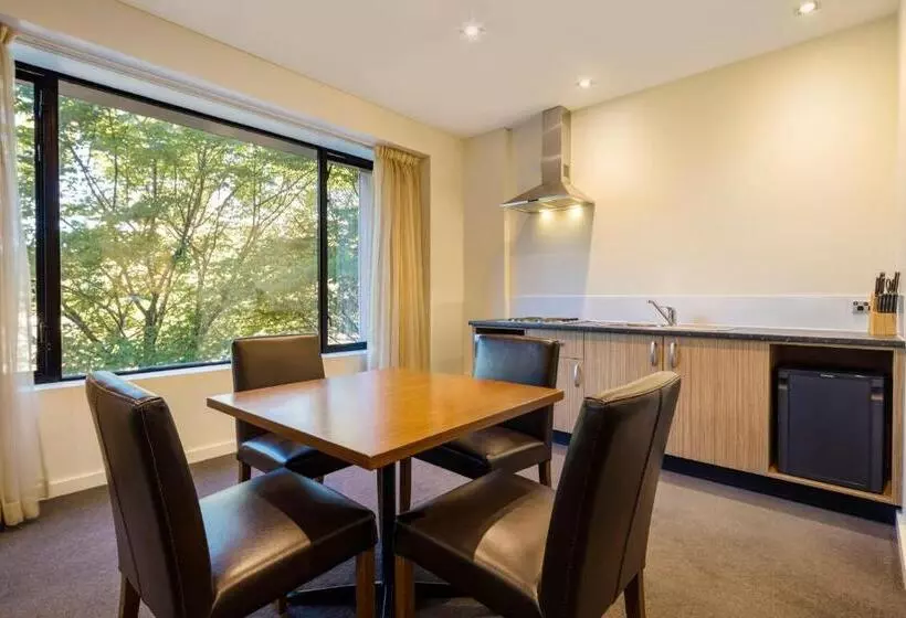 デラックススイート, Crowne Plaza Canberra, An Ihg