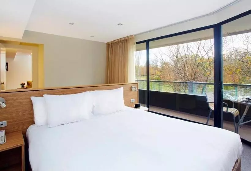 デラックススイート, Crowne Plaza Canberra, An Ihg