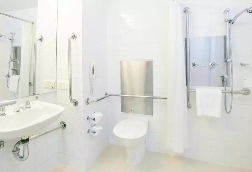 身障者適用スタンダードルーム, Crowne Plaza Canberra, An Ihg