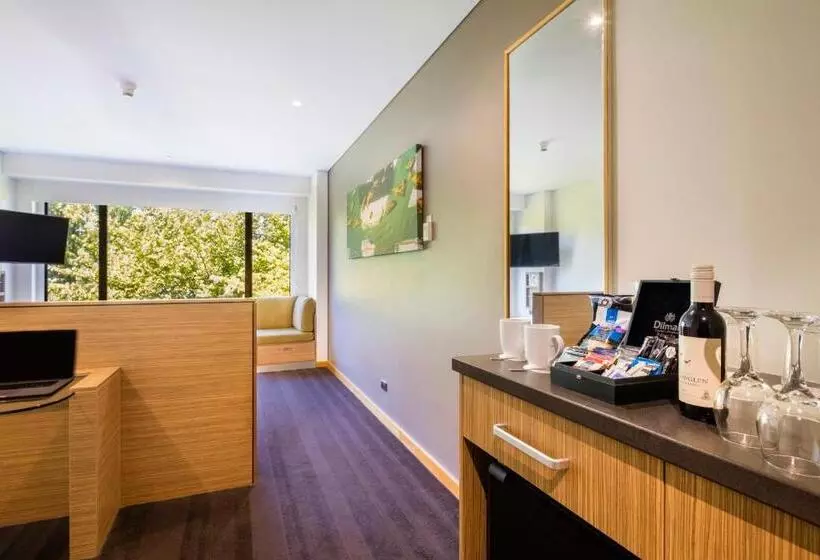 キングサイズベッドのスタンダードルーム, Crowne Plaza Canberra, An Ihg