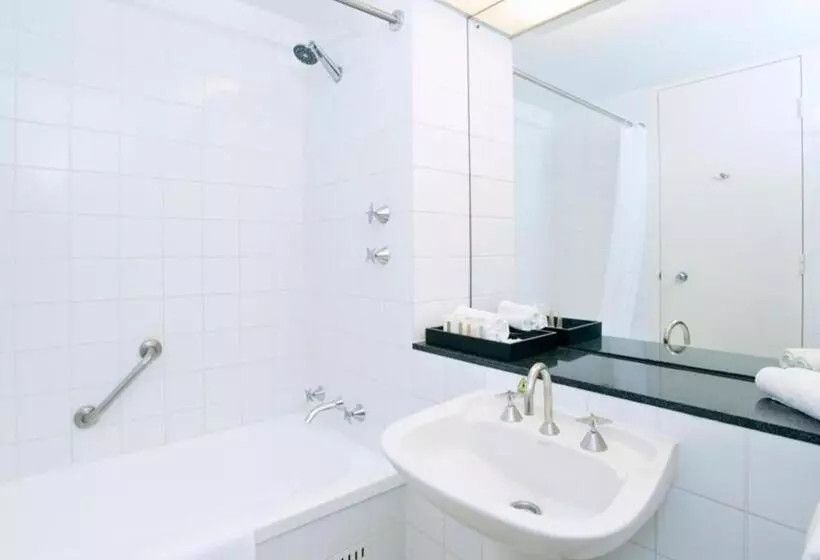 キングサイズベッドのスタンダードルーム, Crowne Plaza Canberra, An Ihg