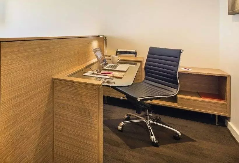 プレミアムルーム, Crowne Plaza Canberra, An Ihg