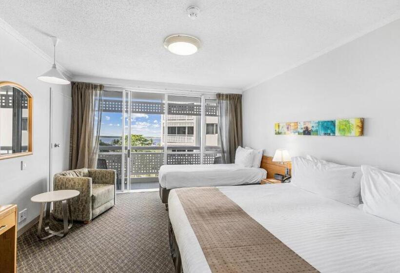 غرفة قياسية ثلاثية, Cairns Harbourside